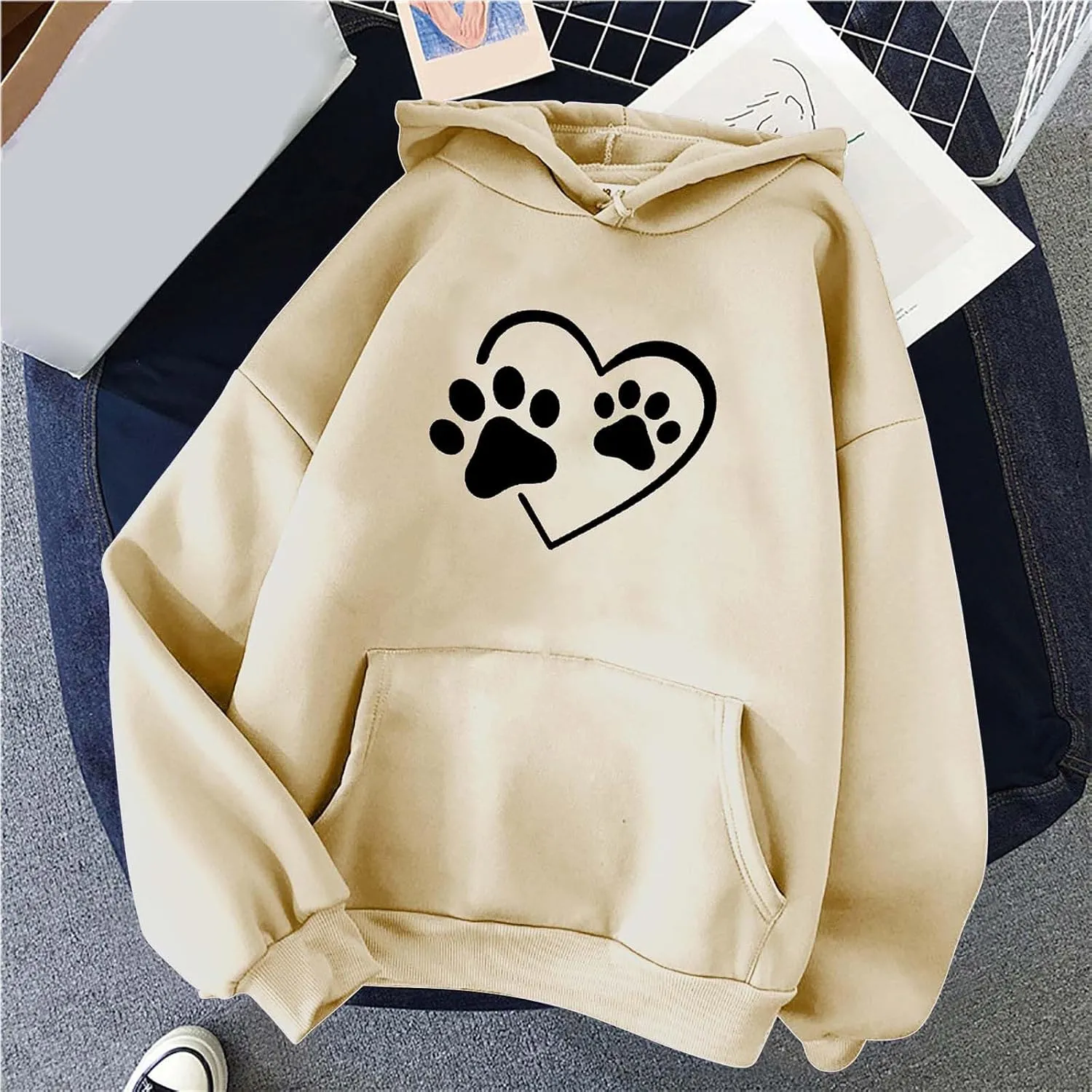 Heart Print Hoodies for Women Drawstring Long Sleeve Cute Oversized Sweatshirt Dog Paw Print Graphic Pullover Tops