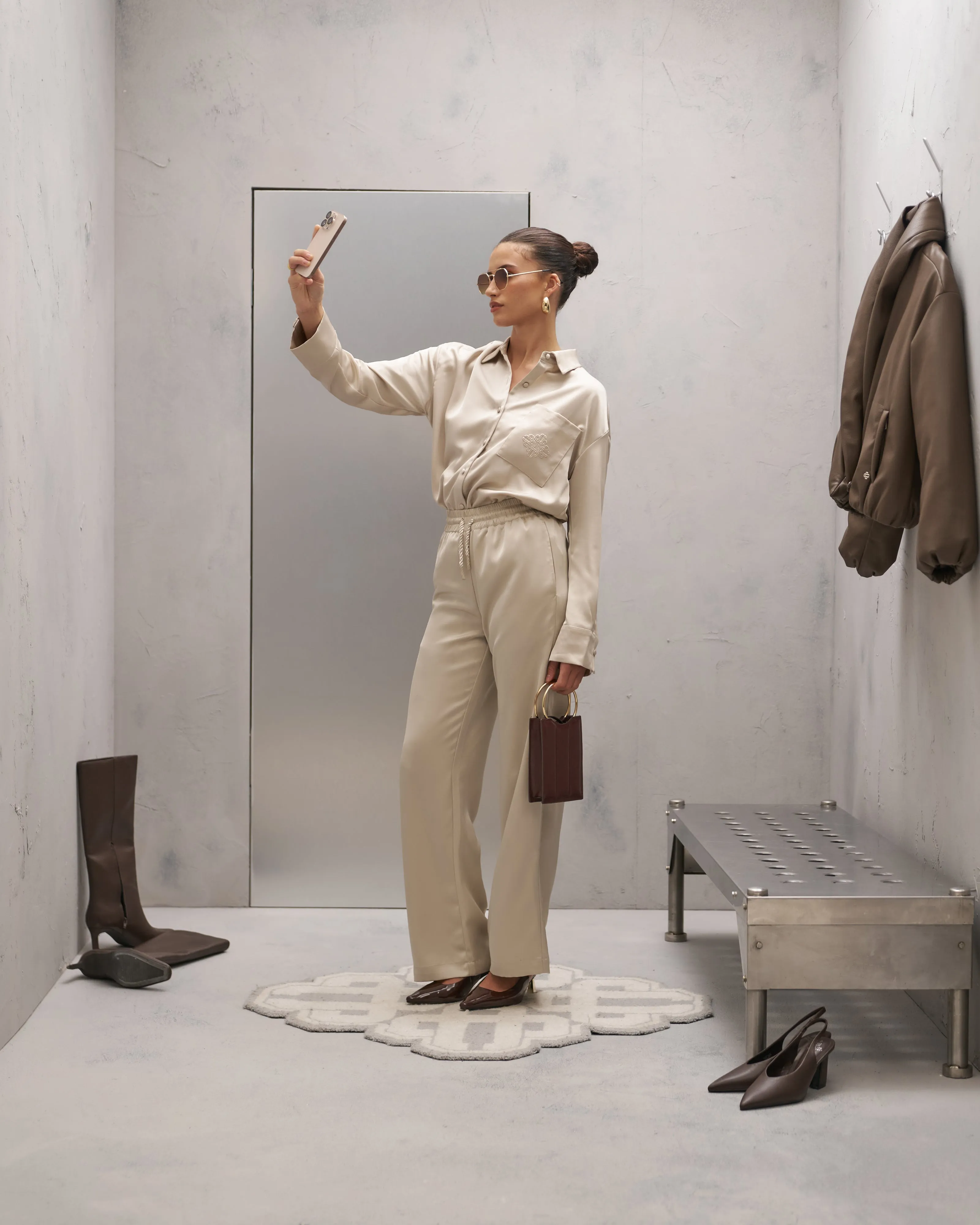 SATIN EMBLEM SHIRT - BEIGE